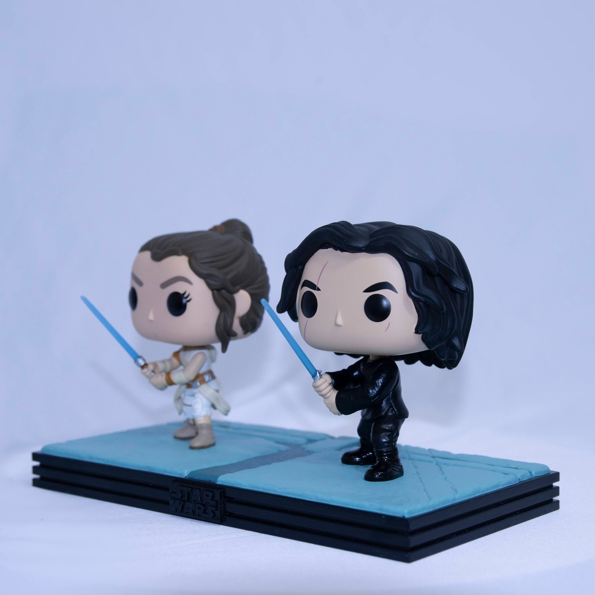 Funko Pop Rey and Kylo Ren Side