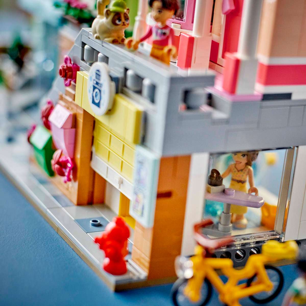 Lego Friends Heartlake City Apartments Zoom