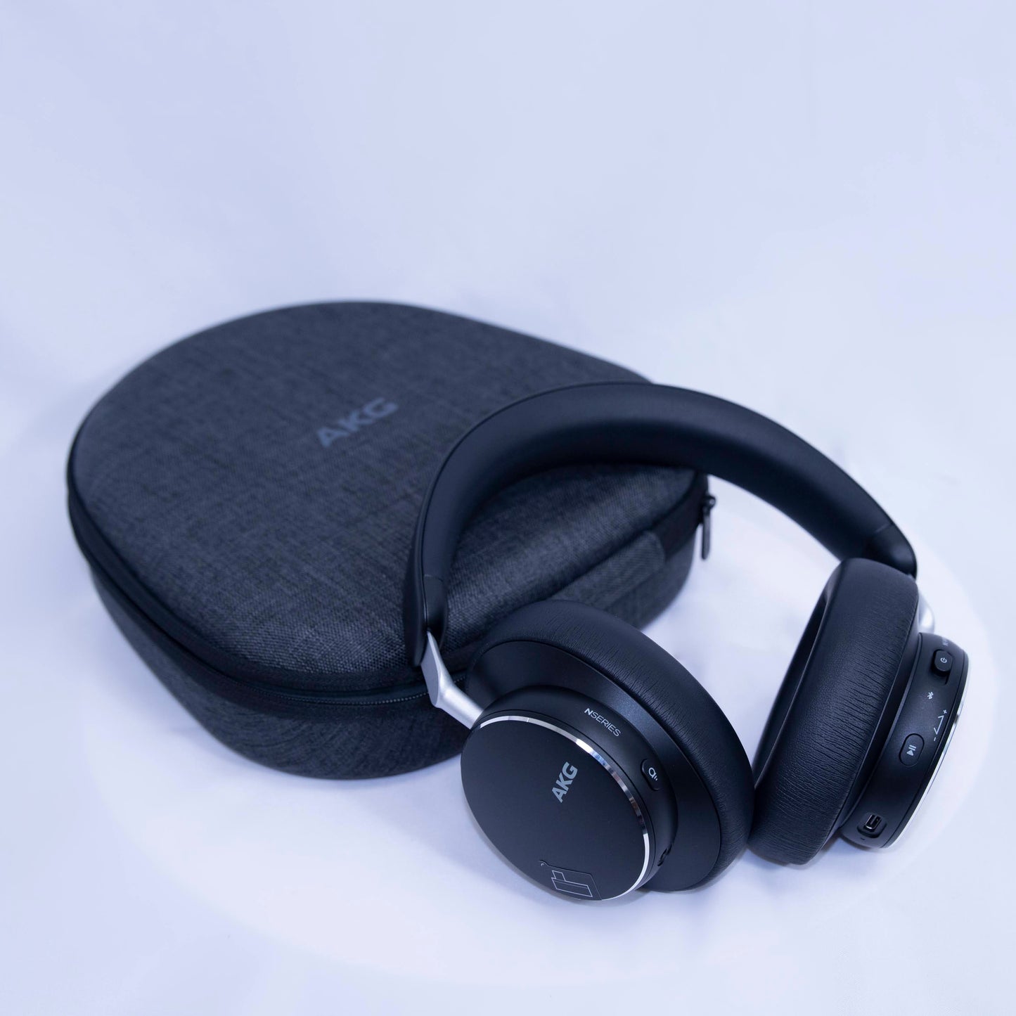 AKG N9 Hybrid Wireless Over-Ear Noise-Cancelling Headphones Case