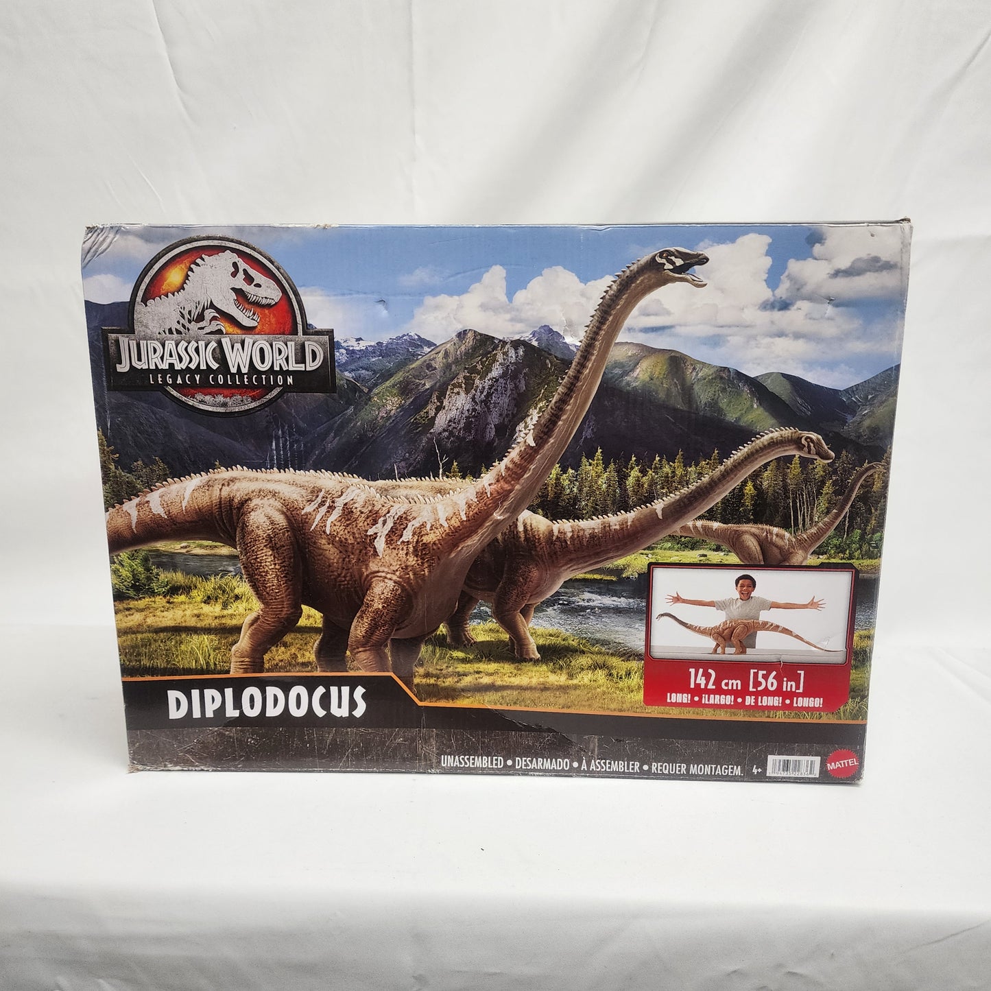 Jurassic World Diplodocus Box Front