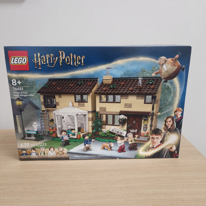 Lego Harry Potter Aunt Marge's Visit Box Front