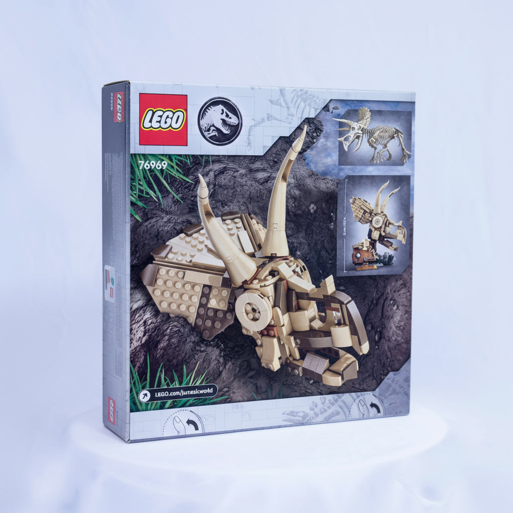 Lego Jurassic Park Triceratops Skull Box Front